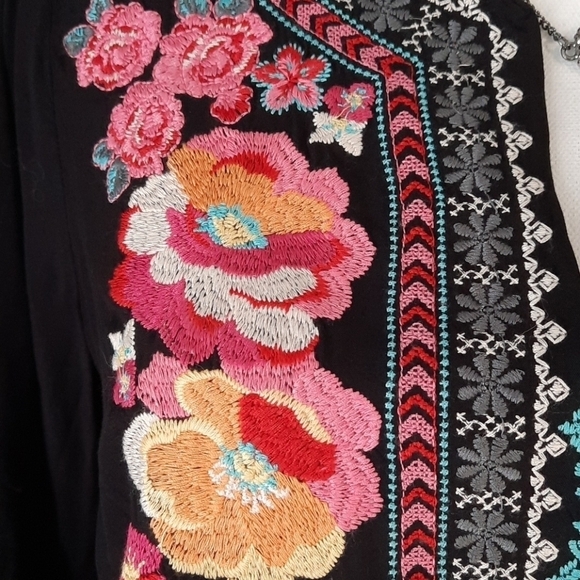 Andree Boho Chic Belle Sleeve Embroidered Blouse - Picture 6 of 6